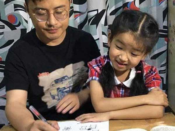 Lớn tiếng quát con gái làm bài sai, bố trẻ nhận về màn phản pháo cực gắt còn dân mạng chỉ biết ôm bụng cười