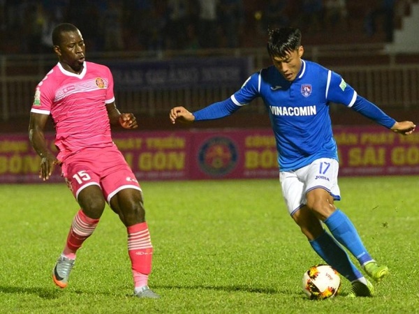 Mạc Hồng Quân nhận một lúc hai án phạt vì hành động xấu xí ở vòng 6 V.League 2019