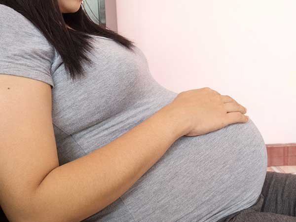 Mẹ 9x và câu chuyện kì tích khi mang thai đôi, bị truyền máu song thai nhưng vẫn chiến đấu để giữ lại được 1 em bé