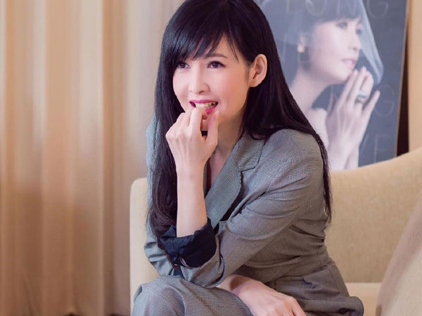 Châu Huệ Mẫn: 'Tôi thà sống với 20 con mèo còn hơn sinh một đứa trẻ'
