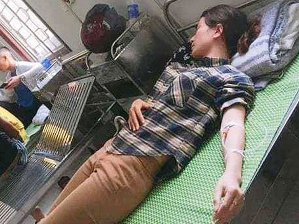 Đăng tin nhắn giữa chồng và nữ giáo viên, 1 phụ nữ tố bị cô giáo xông vào nhà hành hung