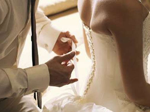 Nỗi ám ảnh của những cô dâu 'mất trinh' trước ngày cưới