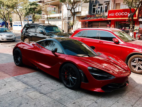 Soi siêu xe McLaren 720S 20 tỷ đồng, màu đỏ độc nhất Việt Nam