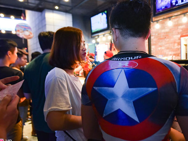 Video Rạp kín chỗ ở suất chiếu sớm bom tấn 'Avengers: Endgame' tại Hà Nội