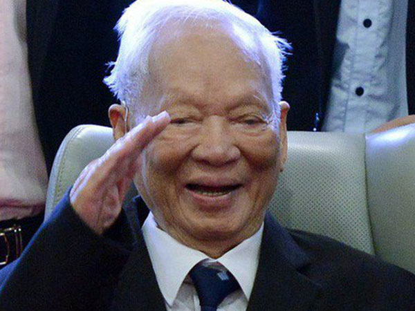 Các đoàn chỉ mang băng tang, không mang vòng hoa đến viếng Đại tướng Lê Đức Anh