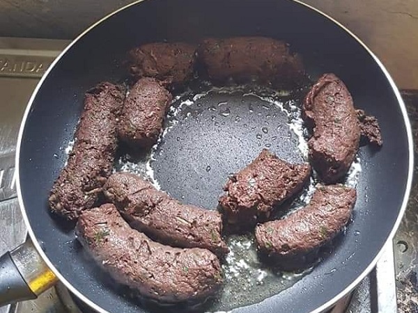 Dặn vợ làm món dồi rán, chồng đã chán nản khi nhìn thấy thành quả lại còn bị dân mạng hỏi một câu quá phũ