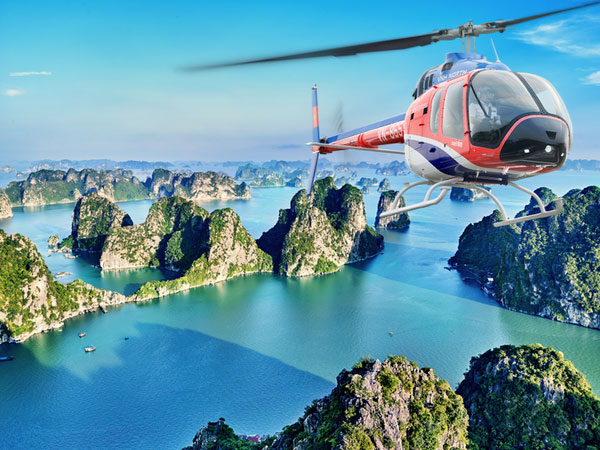 Hơn 2 triệu đồng cho 12 phút ngắm vịnh Hạ Long bằng trực thăng
