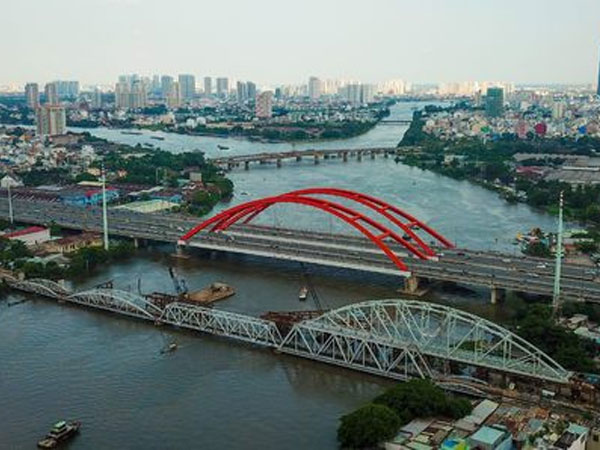 Video: Cầu đường sắt mới ở Sài Gòn sắp hoàn thành