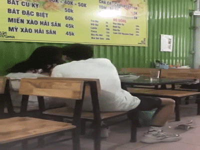 Đút nhầm miếng hành, chàng trai bị bạn gái quát tháo và hành động đáp trả bất ngờ