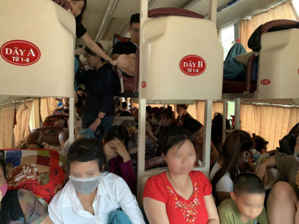 Bắt xe khách 42 chỗ nhồi nhét đến 73 người
