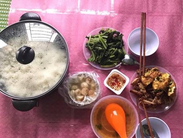 Chị em chê ỏng eo mâm cơm ngày lễ chỉ vì bát nước chấm, tới khi nghe rõ ngọn ngành lại cảm thông sâu sắc