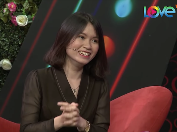 'Bạn muốn hẹn hò': Cô giáo dạy Sinh gây choáng khi khoe có khả năng nhìn để kiểm tra 'sinh lý' bạn trai