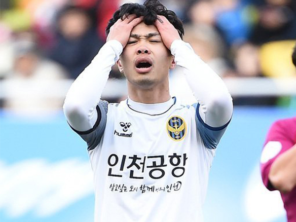 Công Phượng mất chỗ Incheon United: Thầy chê, đồng đội quay lưng...
