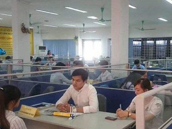 Đề xuất hai phương án quy định giờ làm việc của công chức, viên chức
