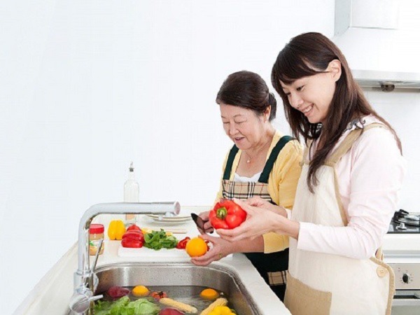Lần đầu ra mắt bạn gái đã ôm bụng nôn thốc nôn tháo, bố mẹ vội vàng giục cưới nhưng sự thật lại trớ trêu thế này