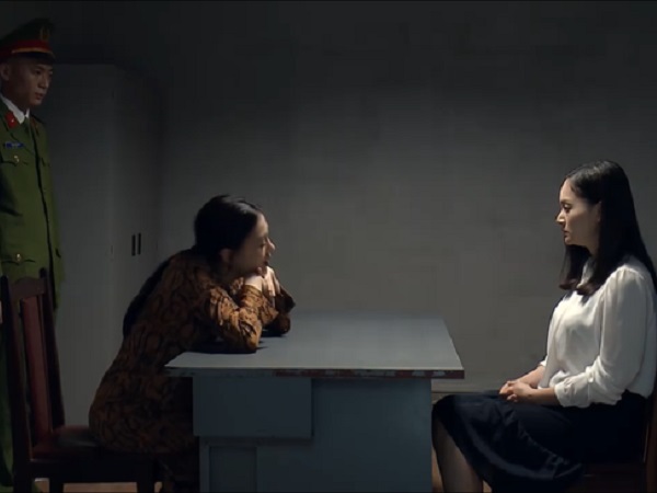 'Nàng dâu order': 'Hồ ly' Phương Oanh bị bắt vẫn không tỉnh ngộ, xông vào đánh Lan Phương giữa đồn công an