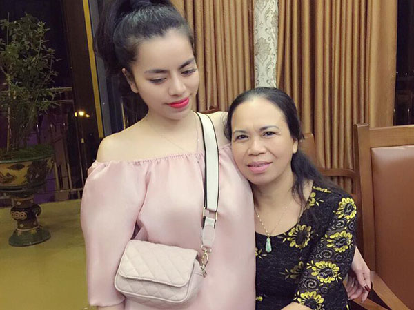 Thấy con gái 'ế' lù lù ở nhà cả dịp lễ, bà mẹ này không chỉ đuổi khỏi nhà, mà còn 'chơi lớn' thế này đây