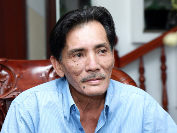 Thương Tín: 'Tôi xót xa vì có con khi túng thiếu'