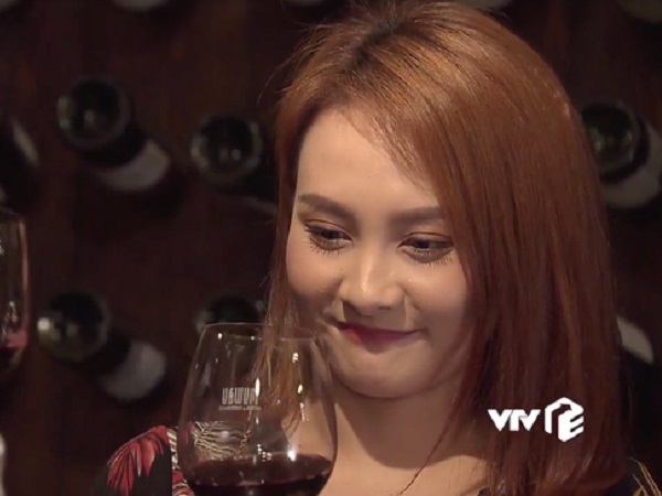 'Về nhà đi con' tập 16: Được trai giàu đưa đi uống cà phê sang chảnh, Bảo Thanh đã mê mẩn quên cả lối về