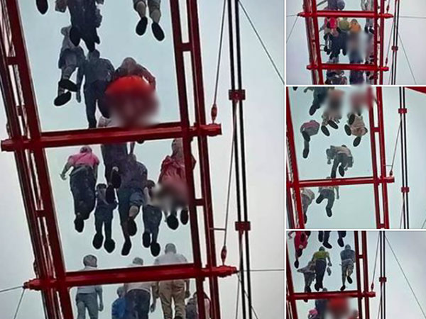 Khách du lịch lo sợ vì bị chụp lén từ dưới lên khi đi ngang cầu kính Mộc Châu