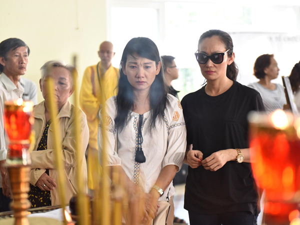 Mỹ Uyên, Ốc Thanh Vân và nhiều nghệ sĩ đau buồn khi tới viếng Lê Bình