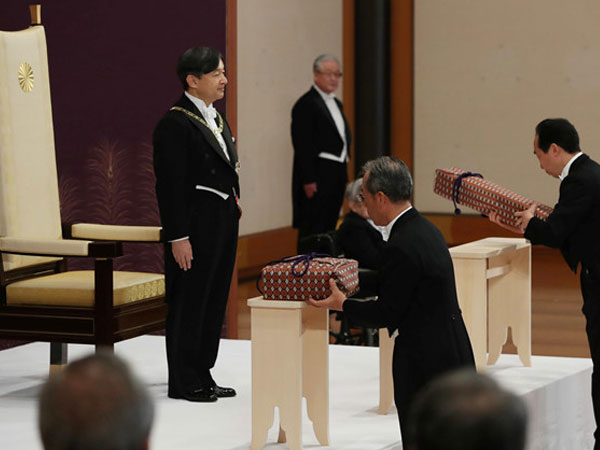 Video: Tân Nhật hoàng Naruhito lên ngôi