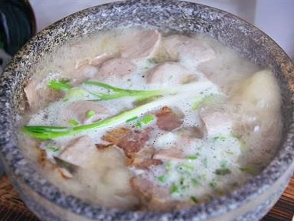 Xôn xao tô phở giá 920.000 đồng ở tòa nhà cao nhất Việt Nam