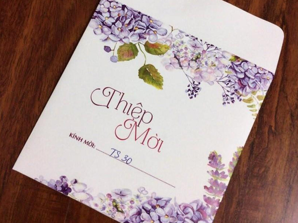 Cầu cứu dân mạng khi được người bạn 6 năm không liên lạc... mời cưới
