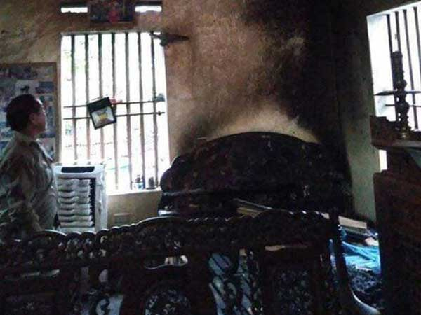 Con gái bất ngờ tưới xăng thiêu sống mẹ đẻ trong đêm