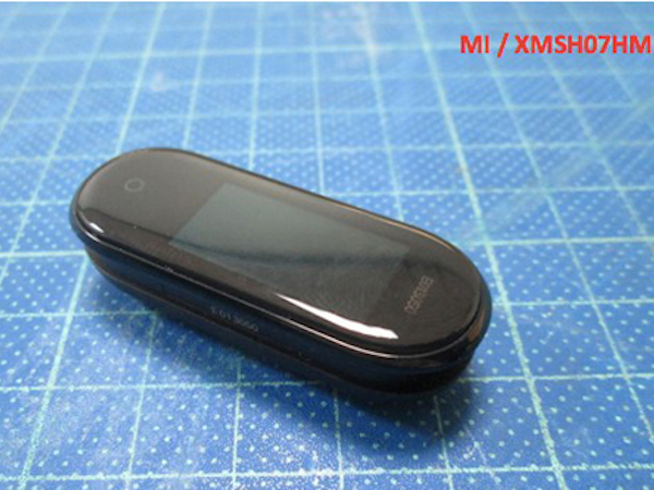 Mi Band 4 lần đầu lộ ảnh thực tế, hỗ trợ đo điện tâm đồ