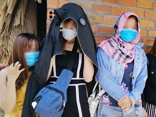 Nhiều cô gái cầu cứu trong quán cà phê 'sung sướng' ở Đồng Nai