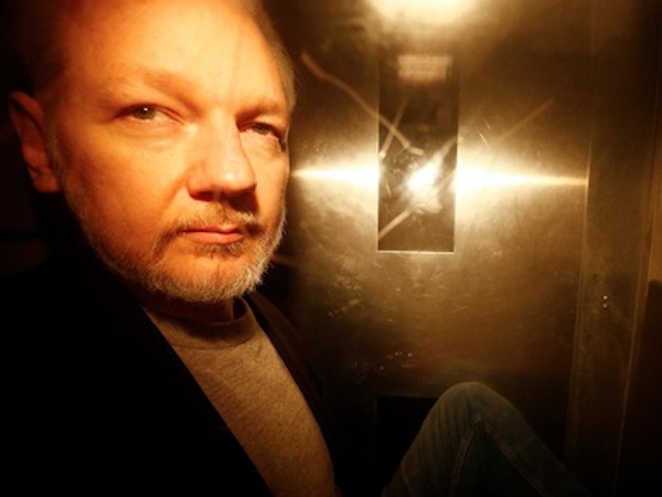 Ông chủ Wikileaks lo sợ bị dẫn độ sang Mỹ