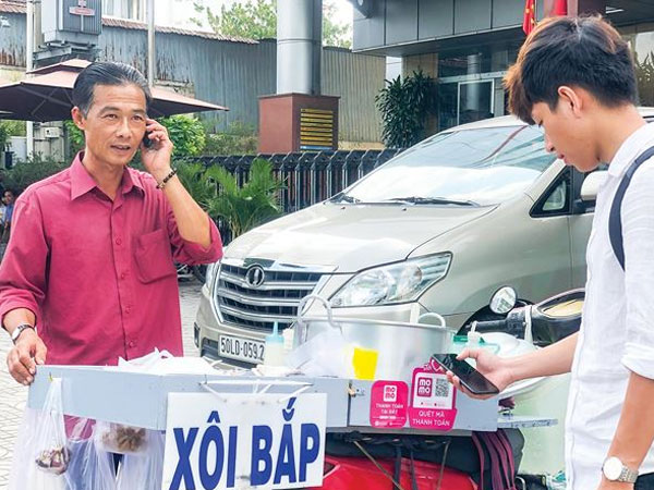 Sài Gòn ăn rong cũng quẹt thẻ