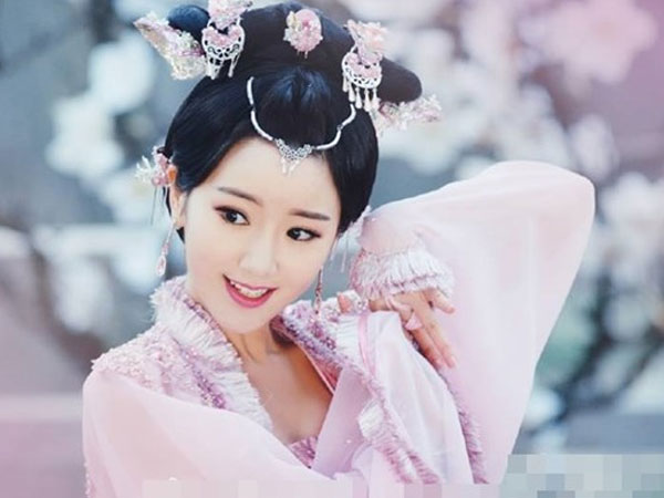 Số phận đầy xót xa của mỹ nhân 'Cẩm Tú Vị Ương' Mao Hiểu Đồng: Từng bị bố vứt vào thùng rác, nhiều năm sau bố quay lại đòi tiền