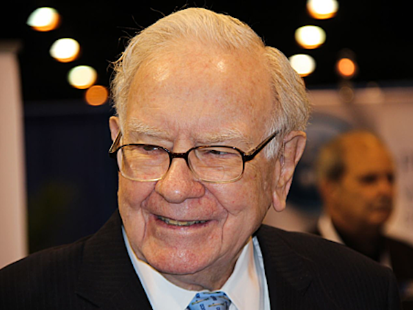 Tỷ phú Warren Buffett mang bao nhiêu tiền mặt trong ví?