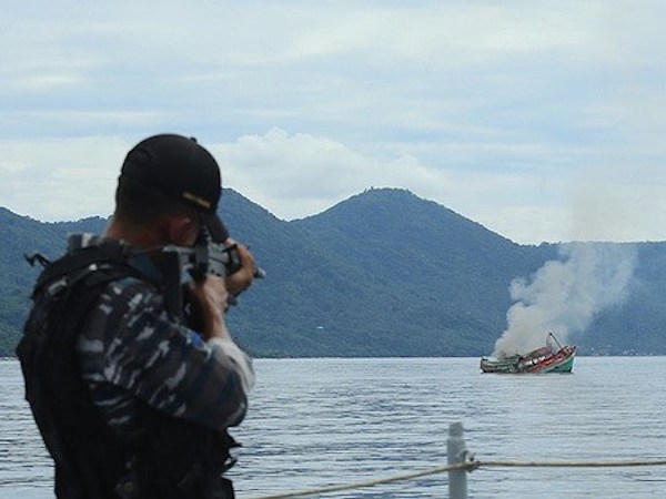 38 tàu đánh cá mang cờ Việt Nam sắp bị Indonesia bắn chìm