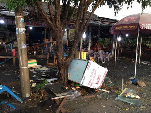 'Chặt chém' rồi đánh khách chảy máu đầu, quán ăn ở Long An bị đập phá