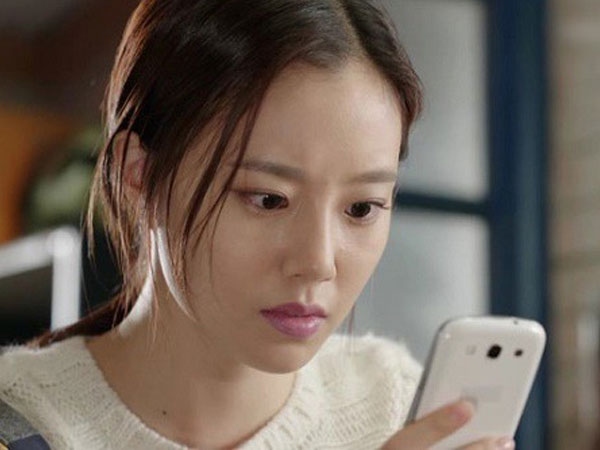 Chồng mất 2 tháng thì có tin nhắc đóng tiền bảo hiểm, vợ tìm hiểu rồi ngất lịm trước bí mật tày trời