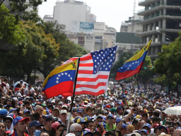 Đàm phán bí mật đổ vỡ, Mỹ bối rối sau đảo chính bất thành ở Venezuela