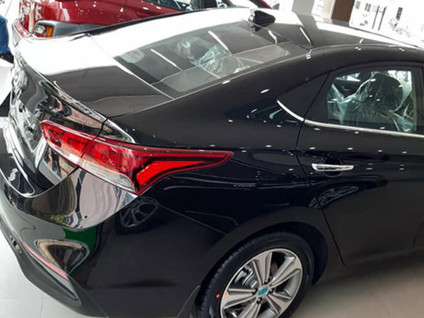 Hyundai Accent 2019 tăng giá nhẹ, Honda Jazz khuyến mại 40 triệu đồng