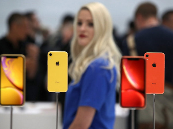 Apple bị tố phóng đại thời lượng pin iPhone