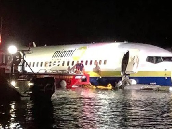 Hành khách kể phút kinh hoàng khi Boeing 737 lao xuống sông