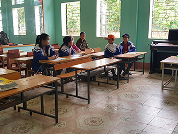 Học sinh đồng loạt nghỉ học sau án mạng trong trường