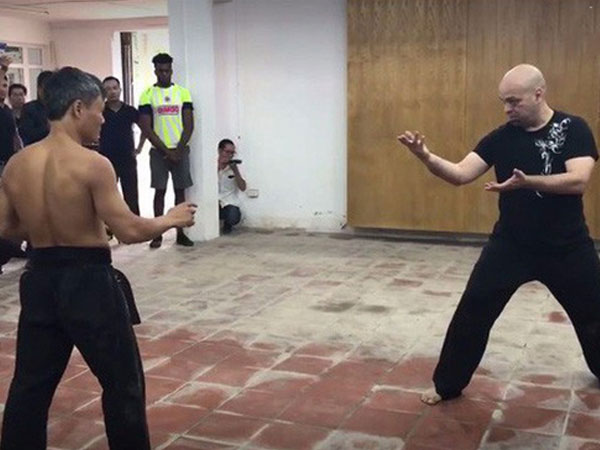 Flores đăng đàn, hé lộ kế hoạch về Việt Nam 'đại chiến' Trương Đình Hoàng