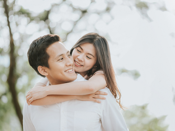 Tôi đâu ngờ dưới tấm ảnh cưới, chồng tôi lại cất giấu một niềm khát khao mong mỏi lớn đến mức khiến tôi sụp đổ