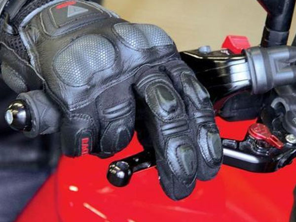 5 cách chạy xe giúp tiết kiệm xăng trong thời 'bão' giá
