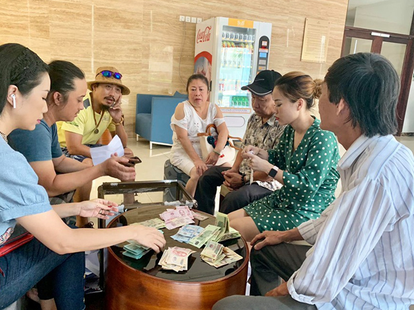 Gia đình cố nghệ sĩ Lê Bình công khai tiền phúng điếu gần 300 triệu đồng, con gái bắt đầu hành trình thực hiện di nguyện của ba