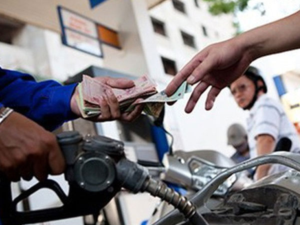 Giá xăng hướng mốc cao nhất lịch sử và doanh thu gần 500 tỷ mỗi ngày của Petrolimex