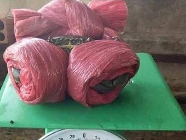 Khóc dở mếu dở vì mua 2kg cua mà tới 1,2 kg là dây, lên than vãn trên MXH thì bị chị em bảo 'tự làm tự chịu'
