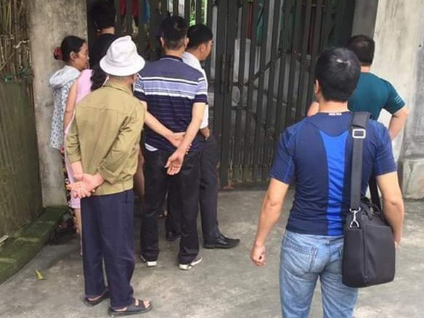 Rạng sáng phát hiện 2 vợ chồng tử vong bất thường tại nhà riêng